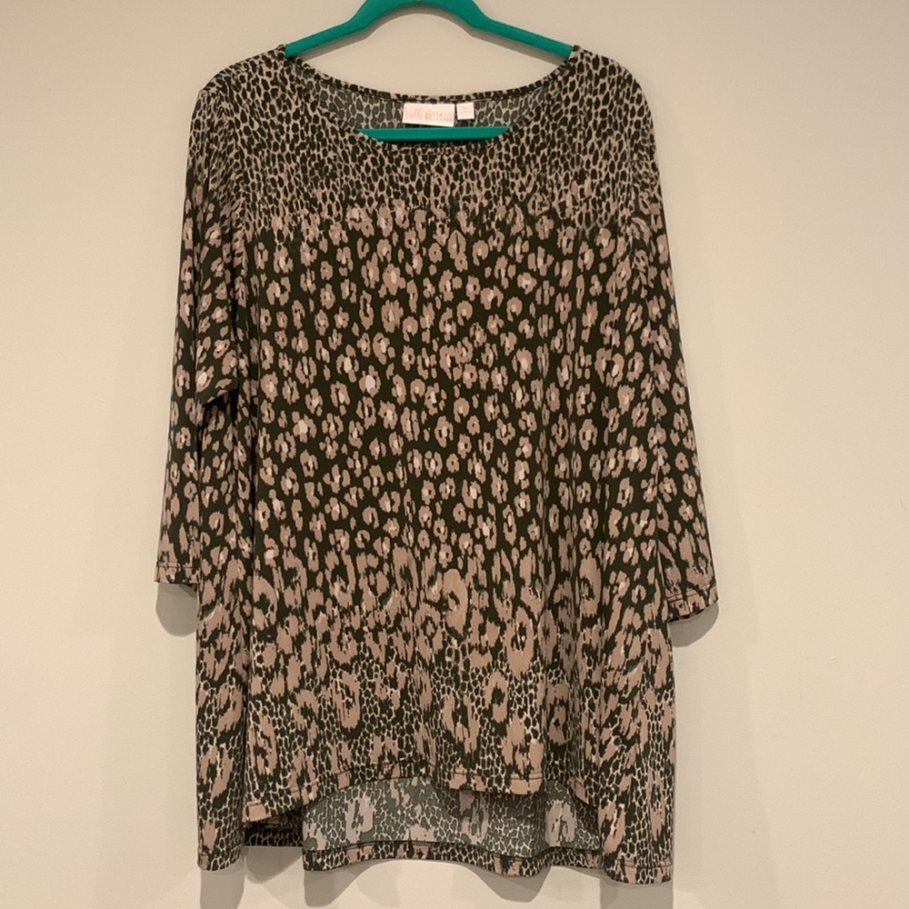 Women’s XL top, 3/4 sleeves, olive and tan